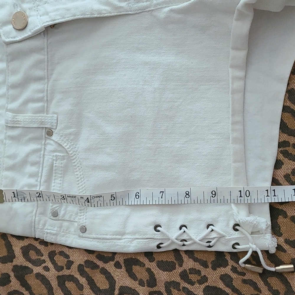 Cache white shorts - Picture 9 of 15